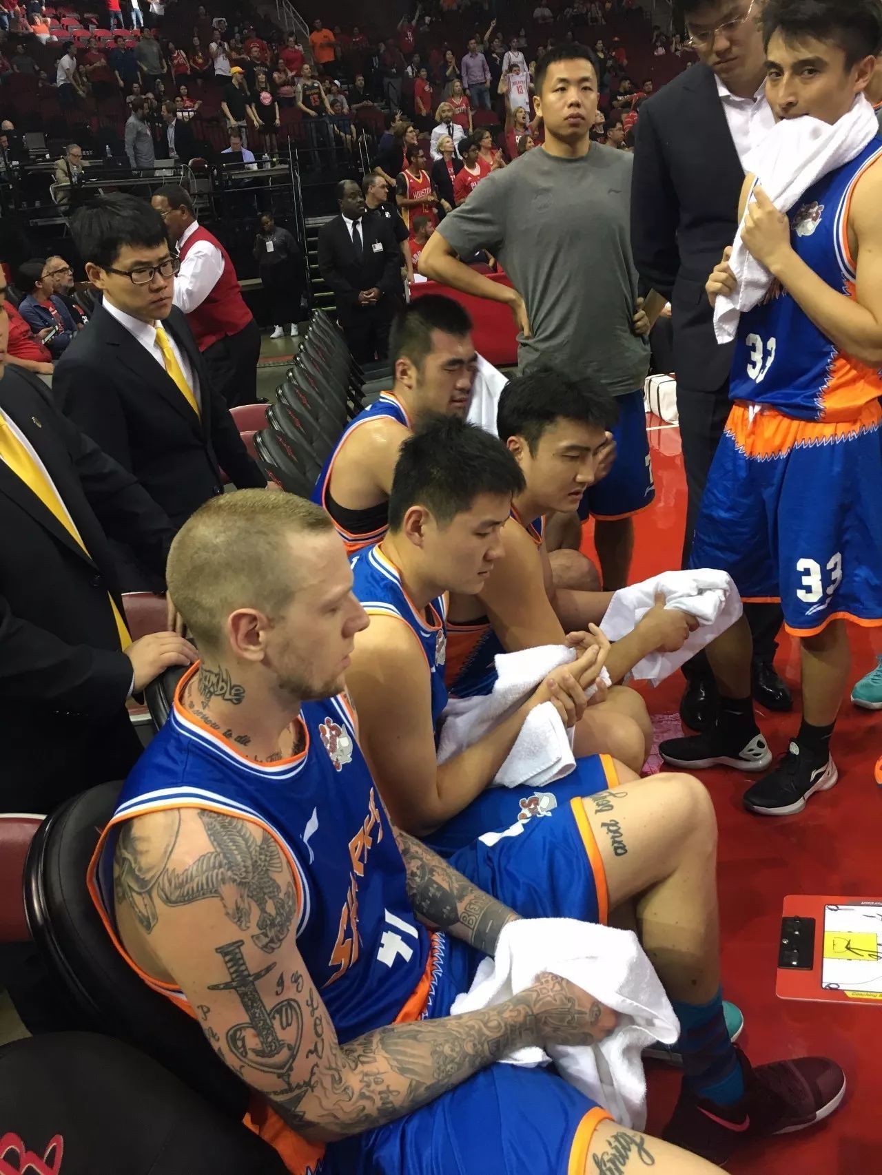 星空体育官网CBA常规赛赛程吃紧；俄克拉荷马雷霆今夜更衣室发声；气氛紧张；临场指挥获称赞的简单介绍