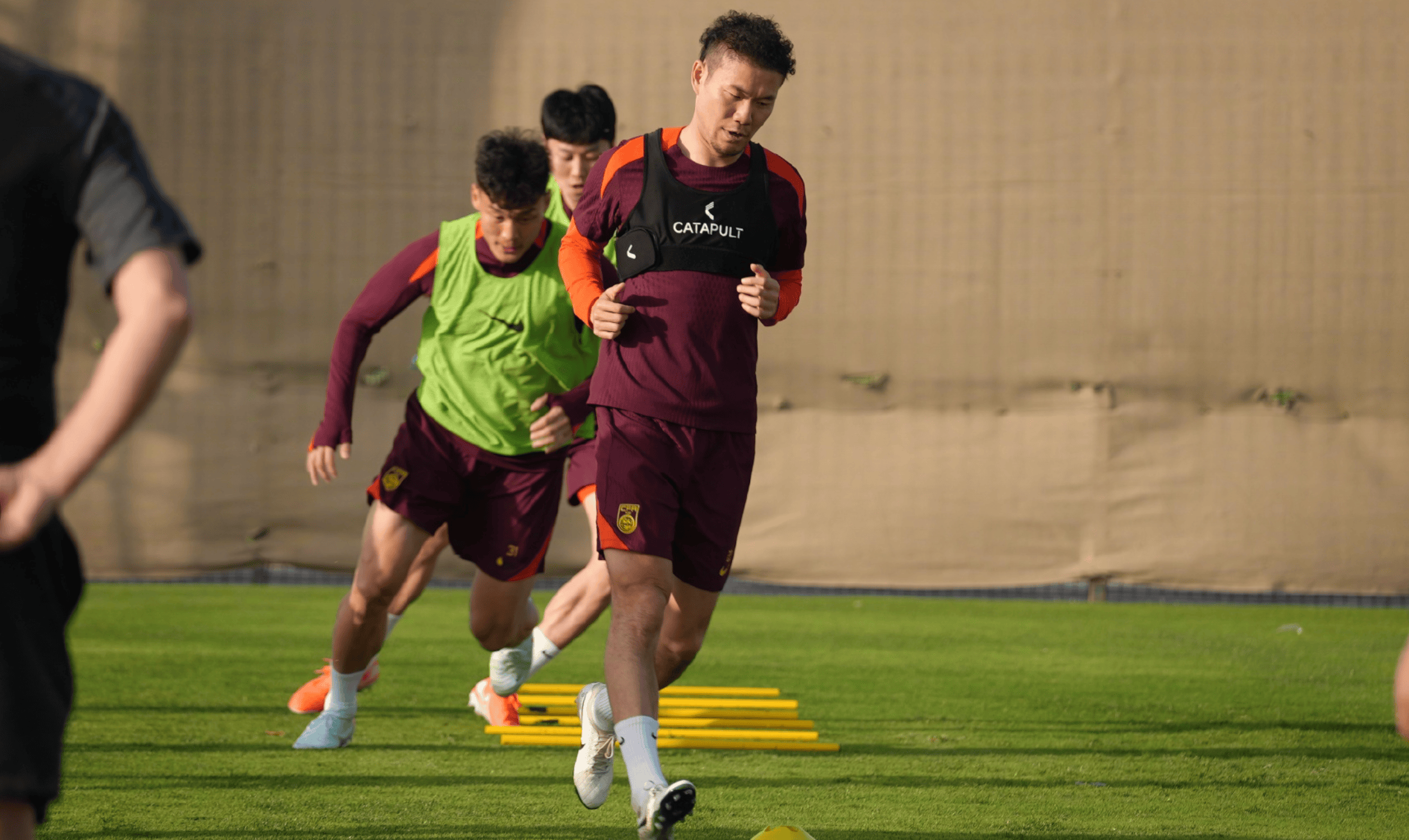 星空体育官网入口包含浙江队训练开放日；今夜迎来里程碑引欢呼；亚冠在即；年轻球员得到机会的词条