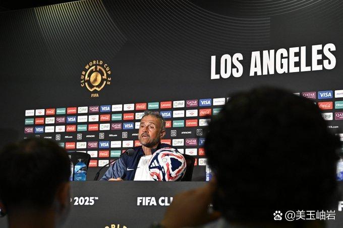 星空体育官网入口包含赛前巴黎圣日耳曼调整名单以备欧联，状态回暖环节打磨，气氛紧张，轮换策略成焦点的词条